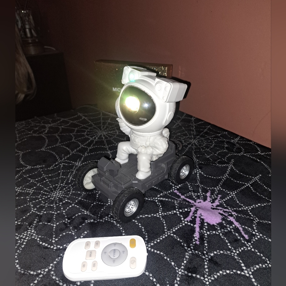 Astronaut Galaxy Projector Night Light with Remote Control - White